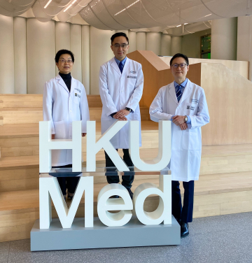 A research team from HKUMed established international consensus recommendations on using plasma EBV DNA in clinical management of nasopharyngeal carcinoma. The research team members include: (from left) Professor Dora Kwong Lai-wan, Dr Victor Lee Ho-fun and Professor Ng Wai-tong.
 
